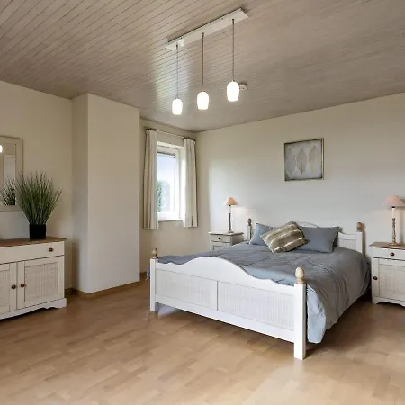 Holiday home Pleasant Holiday With Recreation *